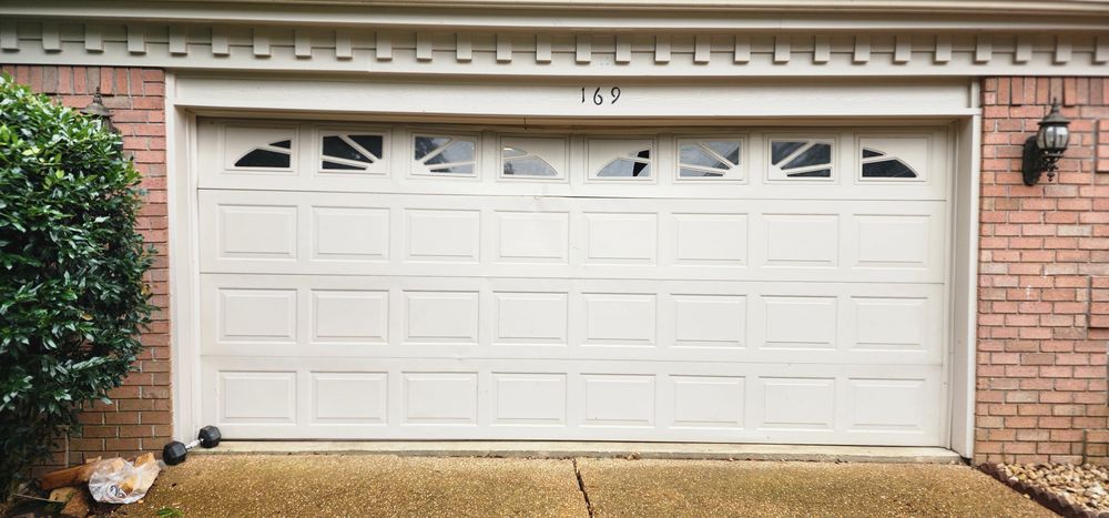 Hollywood Door - Garage Door Contractor in Olive Branch, MS