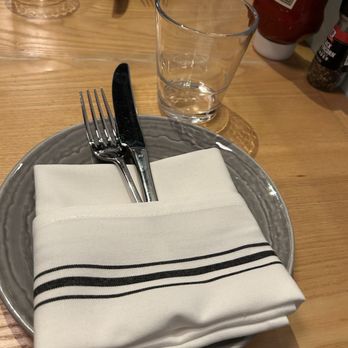 Bluebird Kitchen - Table setting - Cocktail Bars Near Me - Bellmore, New York