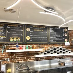 Belgian Yummies - Counter with menu on back wall