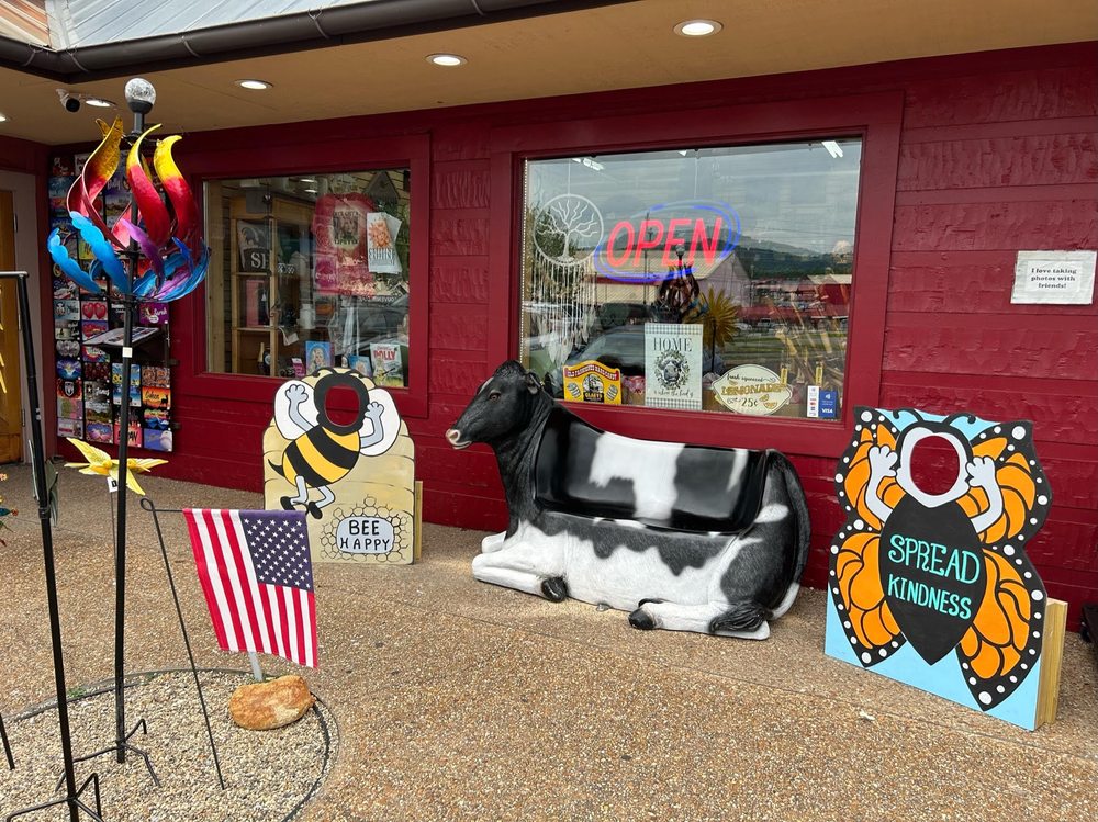 COUNTRY BARN GIFT SHOP Updated October 2024 2869 Pkwy, Pigeon