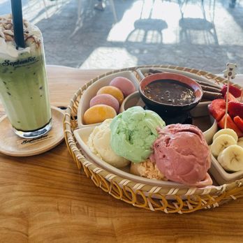 September - Cutest place to hang out with the girliesss - Ice Cream & Frozen Yogurt Near Me - Westminster, California