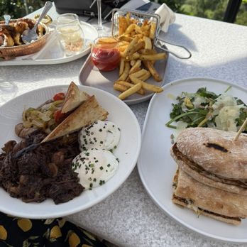 Castaway Burbank - Bars Near Me - Burbank, California