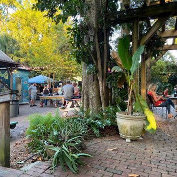The Green Turtle - Outside seating is everywhere - Cocktail Bars Near Me - Fernandina Beach, Florida