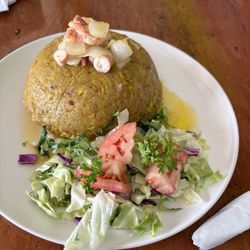 Restaurante La Pared - Mofongo relleno de mariscos