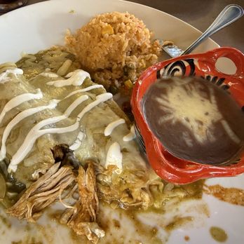 Casa Chida - Enchiladas de chicken pollo tinga with green sauce. Yum. - Mexican Near Me - Los Angeles, California Casa Chida - Enchiladas de chicken pollo tinga with green sauce. Yum. - Mexican Near Me - Los Angeles, California