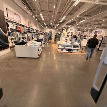 Calvin Klein - Men's Clothing Near Me - Elizabeth, New Jersey