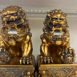Hong Kong Food Market - $300 Chinese lions - fun fact: boy has the ball girl has the child under their paw