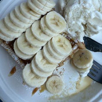 Simone's Belgian Waffles - Banana, vanilla ice cream, carmel sauce on a Belgian waffle. - Coffee & Tea Near Me - Vineyard Haven, Massachusetts