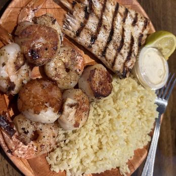 Fish Shack - Broiled Fish Platter - Seafood Near Me - Lighthouse Point, Florida