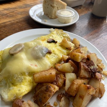 Toni's 24 HR Restaurant - Breakfast omelette - American Near Me - Arcata, California