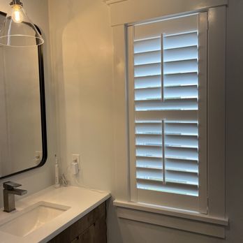Modern Shade and Decor - Bathroom - Shades & Blinds Near Me Modern Shade and Decor - Bathroom - Shades & Blinds Near Me