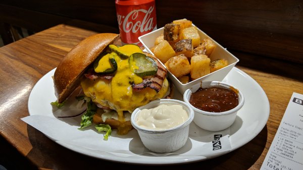 La Birra Bar Burgers Artesanales by null