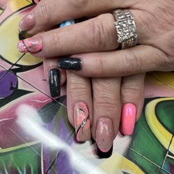 Angel’s Nailin’ It - Pink and black set, always a classic