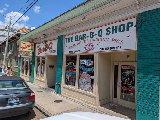 The Bar-B-Q Shop by null