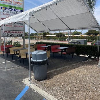 Frida’s Taqueria - Más outdoor seating in the parking lot - Tacos Near Me - Oceanside, California Frida’s Taqueria - Más outdoor seating in the parking lot - Tacos Near Me - Oceanside, California