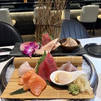 Sushifriends Hashi - SASHIMI DELUXE - Sushi Bars Near Me - Fairfax, Virginia Sushifriends Hashi - SASHIMI DELUXE - Sushi Bars Near Me - Fairfax, Virginia