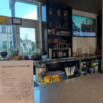 The Magnolia Room - Cocktail Bars Near Me - Morganton, North Carolina