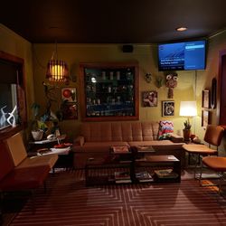 Sidetrack Bar & Lounge