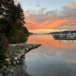 Moby's Pub - Sunset views!