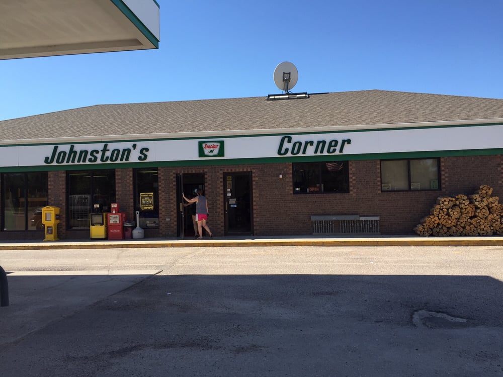 JOHNSTON’S CORNER Updated April 2024 550 W Whalen, Guernsey, Wyoming Convenience Stores