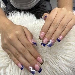 Acryliq Nails