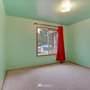 Flooring Perfections - Before Bedroom. - Flooring Near Me - Auburn, Washington Flooring Perfections - Before Bedroom. - Flooring Near Me - Auburn, Washington