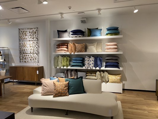 Crate & Barrel by null