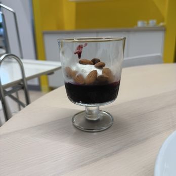 IKEA - Yogurt parfait - Breakfast & Brunch Near Me - New Haven, Connecticut IKEA - Yogurt parfait - Breakfast & Brunch Near Me - New Haven, Connecticut