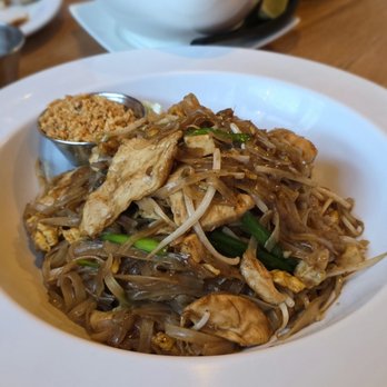 Chiang Rai Thai Kitchen and Bar - Pad thai - Thai Near Me - Markham, Ontario