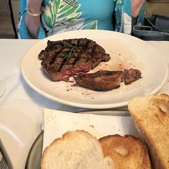 III Palms - Perfect medium rare steak. - Seafood Near Me - Tyler, Texas