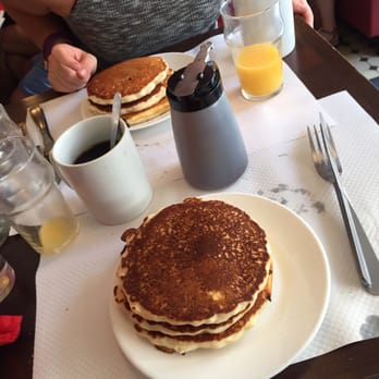 Breakfast in America 2 - Stack of pancakes-delicious. Had a hard time finishing them - Breakfast & Brunch Near Me - Paris, 75