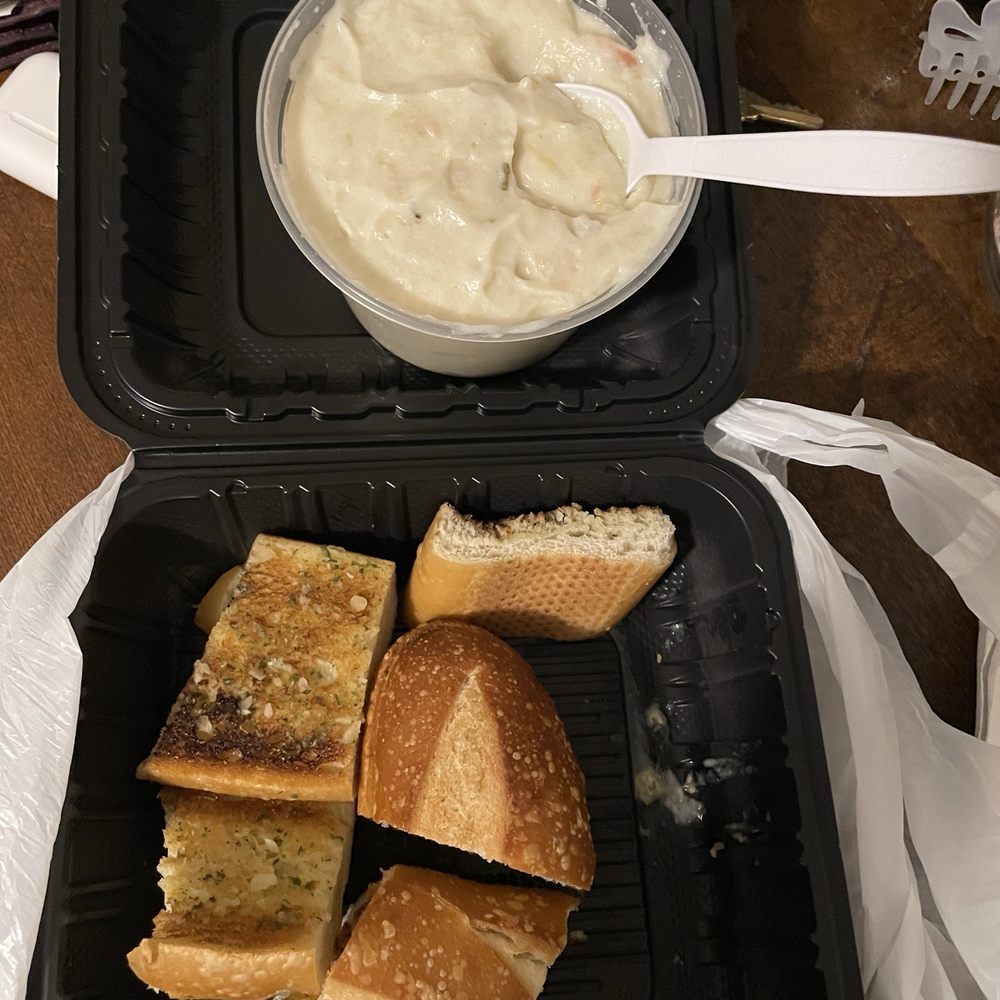 Tognazzini's Dockside Too - Large clam chowder and half order of garlic bread - Seafood Near Me - Morro Bay, California Tognazzini's Dockside Too - Large clam chowder and half order of garlic bread - Seafood Near Me - Morro Bay, California