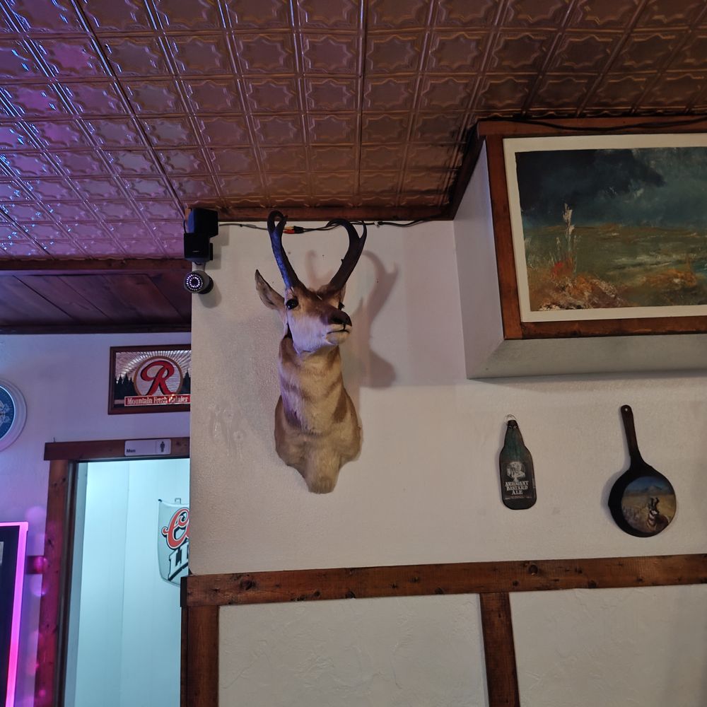 Antelope Bar - wall decor - Wine Bars Near Me - Antelope, Montana