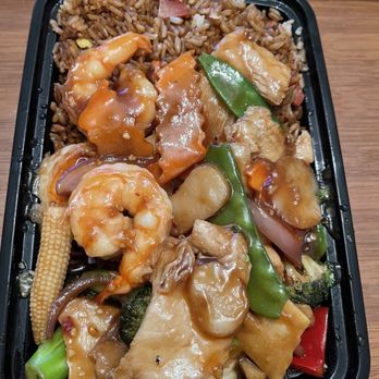 China New Star - Chicken and shrimp with garlic sauce really good!! - Chinese Near Me - Brooklyn, New York