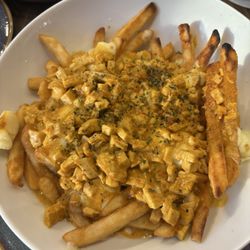 Newcastle Pub & Grill - Butter Chicken Poutine