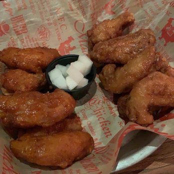 Mad For Chicken - Half and half medium wings - Chicken Wings Near Me - Brooklyn, New York Mad For Chicken - Half and half medium wings - Chicken Wings Near Me - Brooklyn, New York