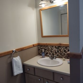 Doveberry Inn - Room 4 - Hotels Near Me - Dover, Vermont