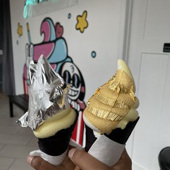 KURIMU - Mango and coconut swirl with gold foil and mango swirl with silver foil. - Bubble Tea Near Me - Chicago, Illinois KURIMU - Mango and coconut swirl with gold foil and mango swirl with silver foil. - Bubble Tea Near Me - Chicago, Illinois