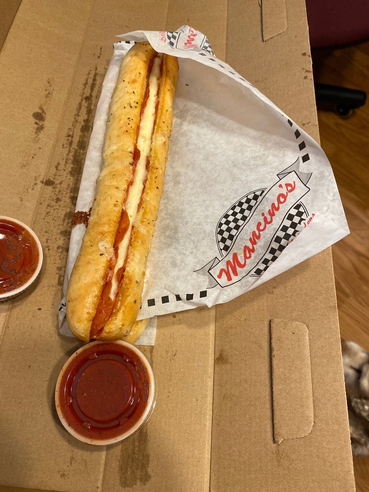 Food from Mancino's Pizza And Grinders