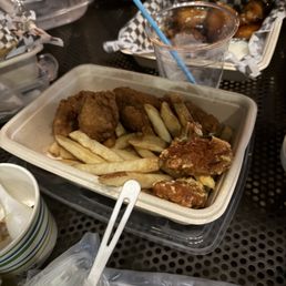 The food was horrible the service was equally as bad. We got Mac and cheese wings chicken tenders and it's like they cook with just salt. The food was horrible the service was equally as bad. We got Mac and cheese wings chicken tenders and it's like they cook with just salt.