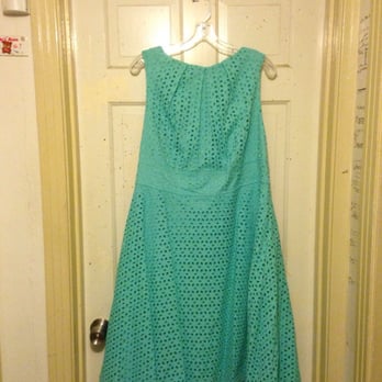 knee length dresses for ladies Dressbarn, faced with 650 closing stores, saved itself from extinction by  going completely online