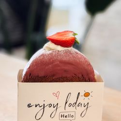 Ondo Bakery & Cafe - Strawberry New York roll