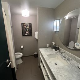 King room bathroom King room bathroom