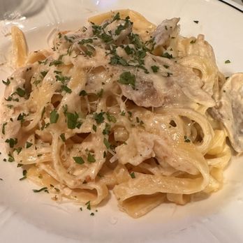 Original Joe's - Chicken Fettuccine Alfredo - Italian Near Me - Walnut Creek, California