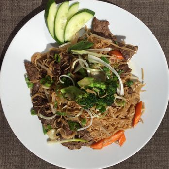 Vi Viet - No.70,71: Fried eggs noodles with vegetables and chicken/ beef/ tiger prawn/ duck. - Vietnamese Near Me - Copenhagen, 84 Vi Viet - No.70,71: Fried eggs noodles with vegetables and chicken/ beef/ tiger prawn/ duck. - Vietnamese Near Me - Copenhagen, 84