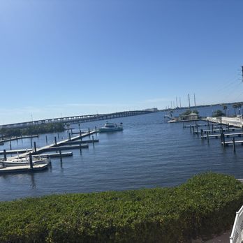 Laishley Crab House - Seafood Near Me - Punta Gorda, Florida