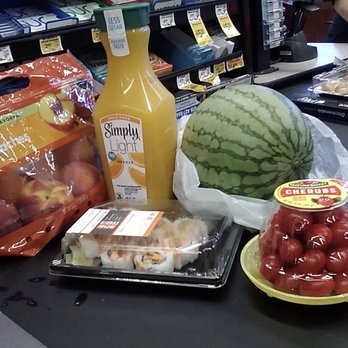Vons - Few items that I needed from Vons. Got the M&M's on my way out.. - Grocery Near Me - Studio City, California