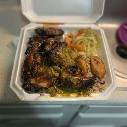 Island Vibes - Jerk wings with curry sauce