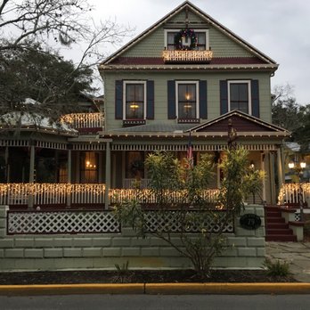 Cedar House Inn - Decked for the Holidays - Bed & Breakfast Near Me - Saint Augustine, Florida