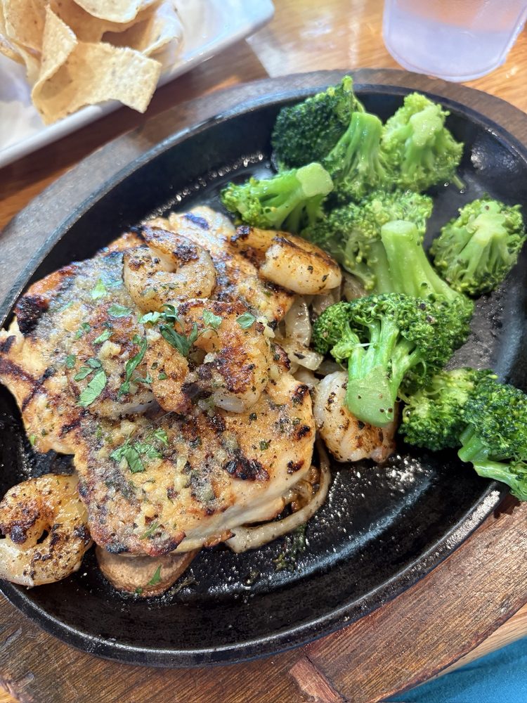 Social spots from Applebee's Grill + Bar